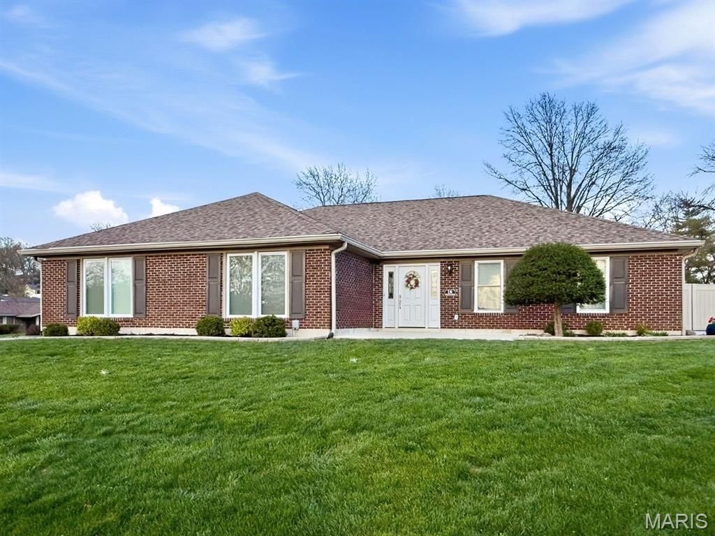 16 Nicolet Drive, Manchester, MO 63011