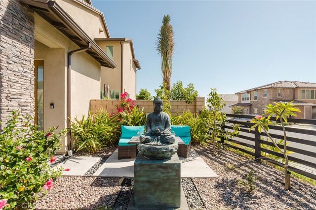 11743 Canoga Avenue, Chatsworth, CA 91311
