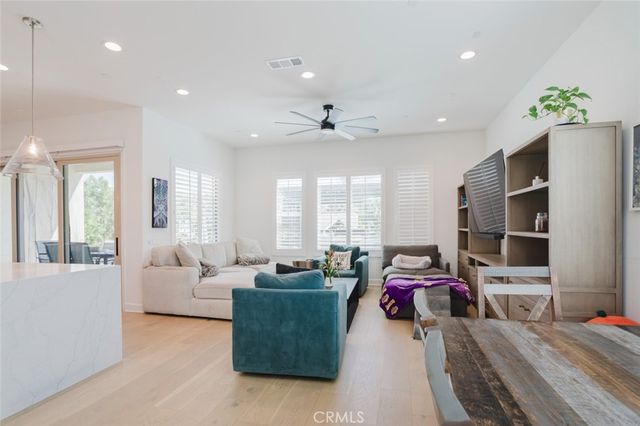 11743 Canoga Avenue, Chatsworth, CA 91311