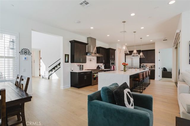 11743 Canoga Avenue, Chatsworth, CA 91311