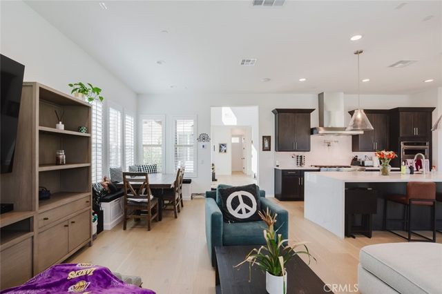 11743 Canoga Avenue, Chatsworth, CA 91311