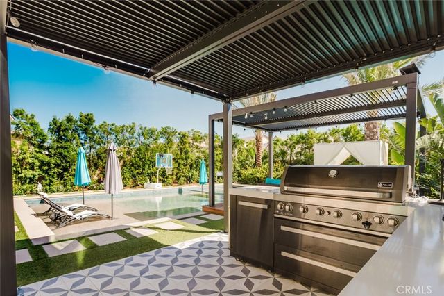 11743 Canoga Avenue, Chatsworth, CA 91311