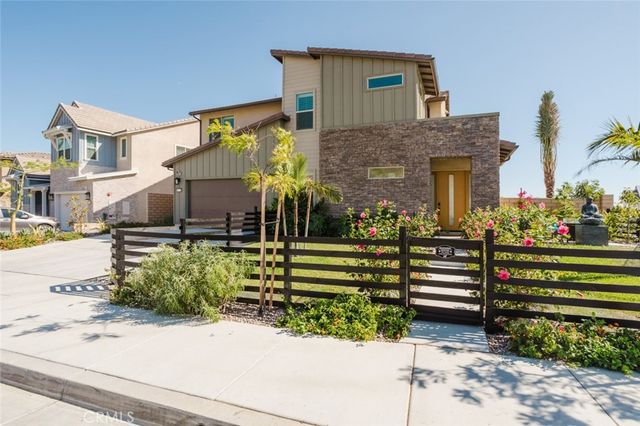 11743 Canoga Avenue, Chatsworth, CA 91311