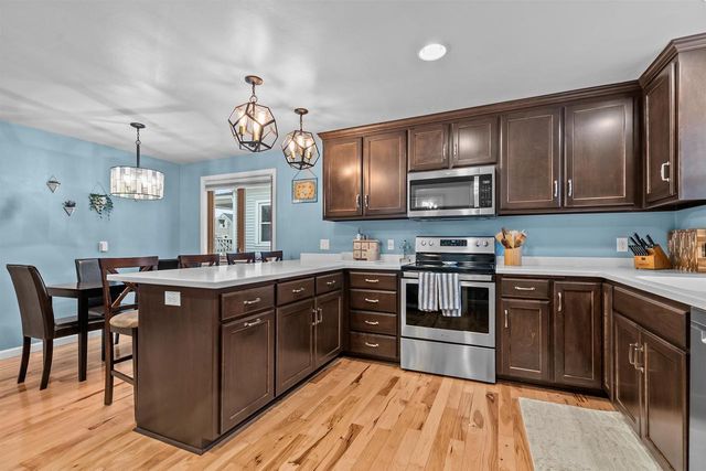 527 W MCKINLEY AVENUE, Little Chute, WI 54140