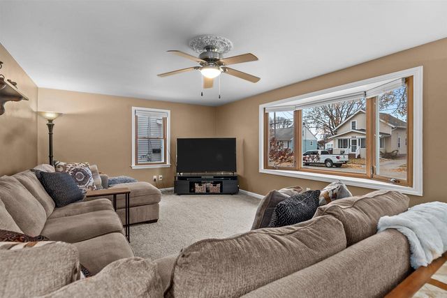 527 W MCKINLEY AVENUE, Little Chute, WI 54140