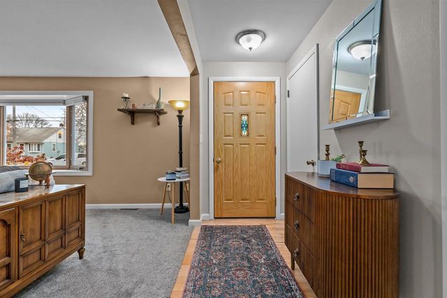 527 W MCKINLEY AVENUE, Little Chute, WI 54140