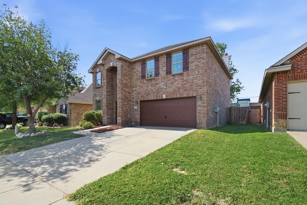 5833 Fantail Drive, Fort Worth, TX 76179