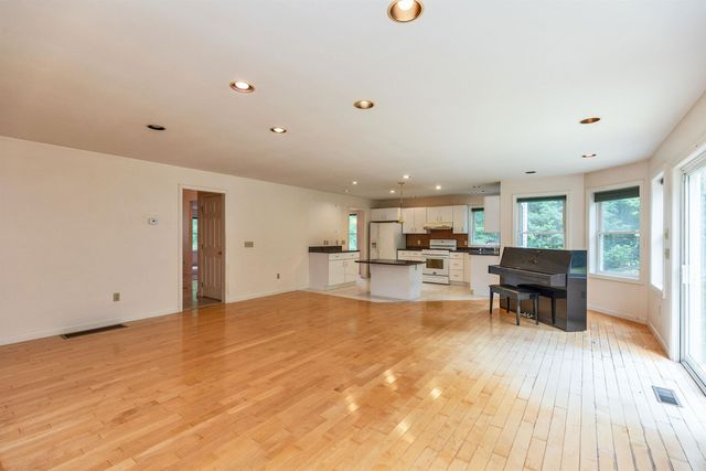 148 Old Dublin Road, Peterborough, NH 03458