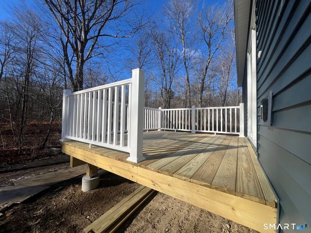 238 Simpson Lane, Montville, CT 06370