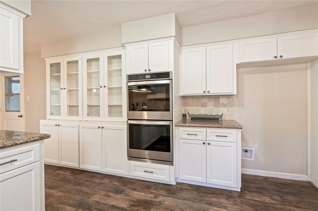 301 Mimosa Drive, Hitchcock, TX 77563