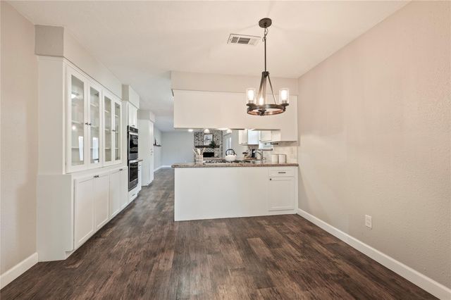 301 Mimosa Drive, Hitchcock, TX 77563