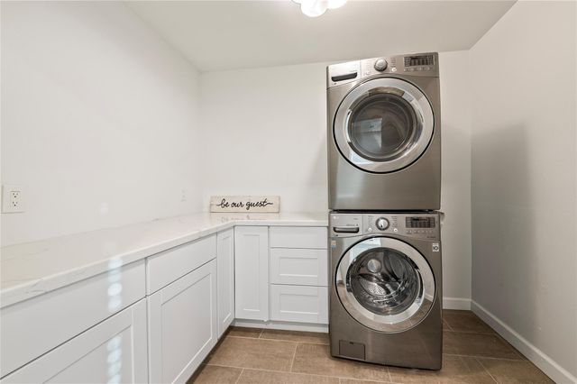 301 Mimosa Drive, Hitchcock, TX 77563