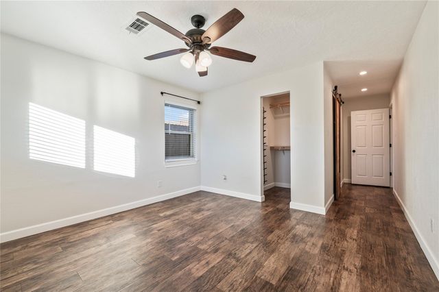 301 Mimosa Drive, Hitchcock, TX 77563