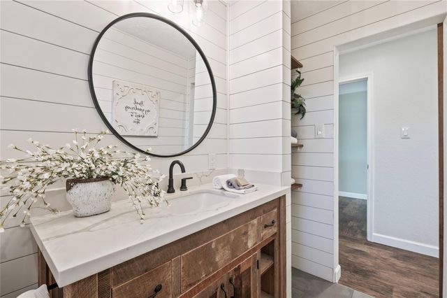 301 Mimosa Drive, Hitchcock, TX 77563