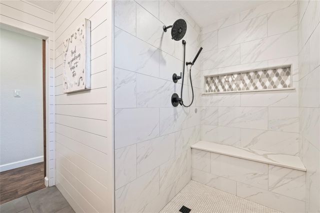 301 Mimosa Drive, Hitchcock, TX 77563