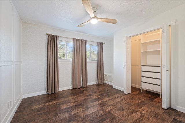 301 Mimosa Drive, Hitchcock, TX 77563