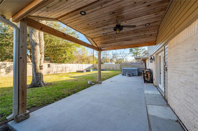 301 Mimosa Drive, Hitchcock, TX 77563