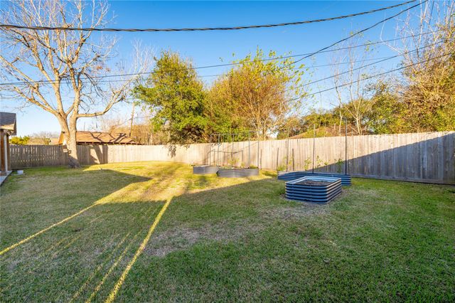 301 Mimosa Drive, Hitchcock, TX 77563