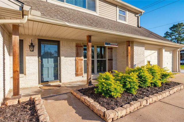 301 Mimosa Drive, Hitchcock, TX 77563