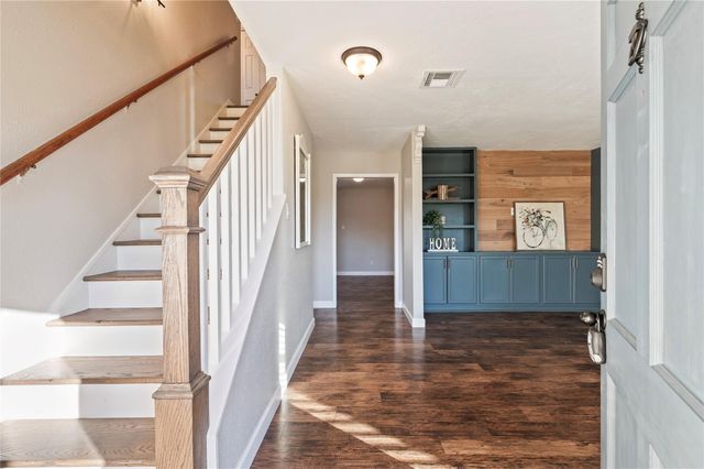 301 Mimosa Drive, Hitchcock, TX 77563