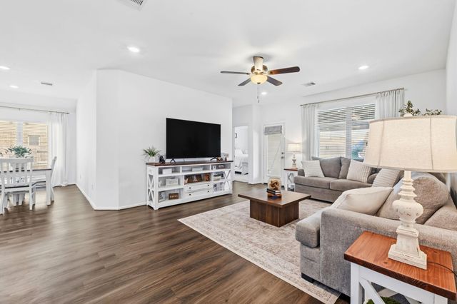 7106 Hillside Avenue, Mont Belvieu, TX 77523