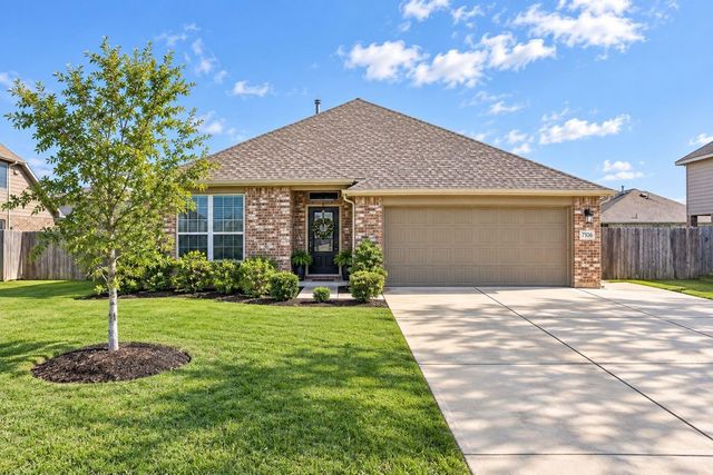 7106 Hillside Avenue, Mont Belvieu, TX 77523