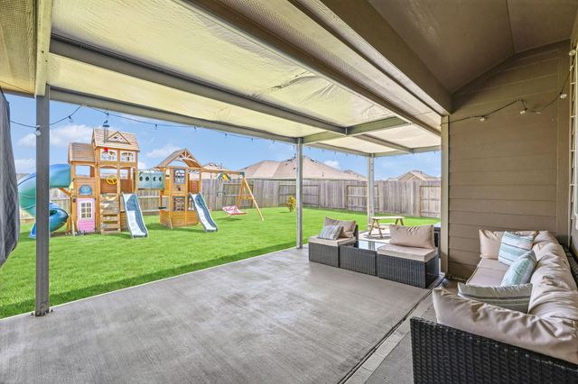 7106 Hillside Avenue, Mont Belvieu, TX 77523