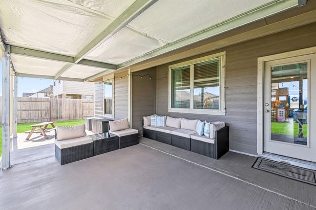 7106 Hillside Avenue, Mont Belvieu, TX 77523