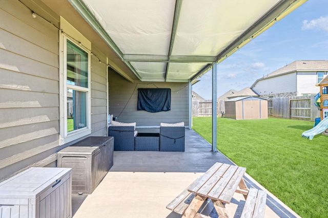 7106 Hillside Avenue, Mont Belvieu, TX 77523