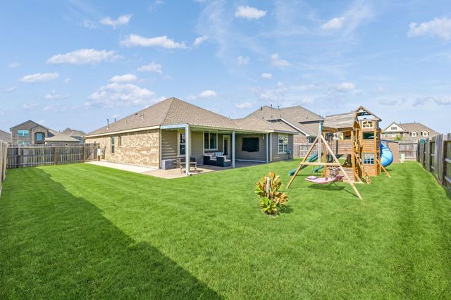 7106 Hillside Avenue, Mont Belvieu, TX 77523