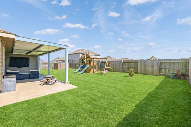 7106 Hillside Avenue, Mont Belvieu, TX 77523