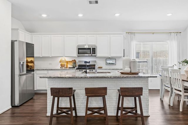 7106 Hillside Avenue, Mont Belvieu, TX 77523
