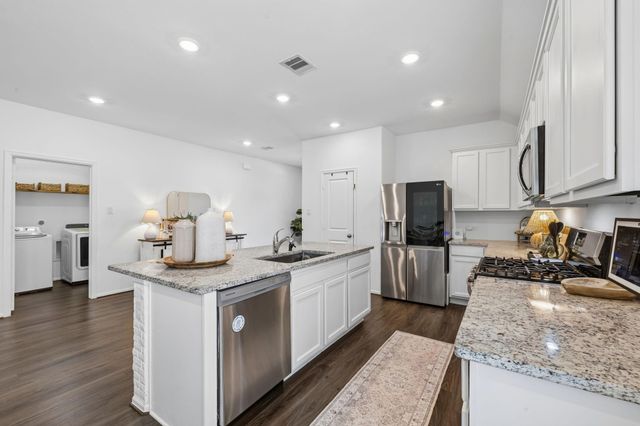 7106 Hillside Avenue, Mont Belvieu, TX 77523