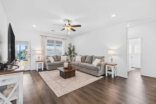 7106 Hillside Avenue, Mont Belvieu, TX 77523