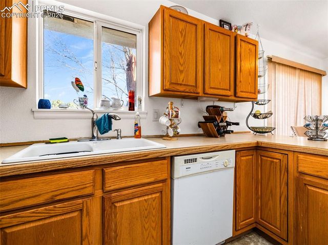 734 S Legend Lane, Pueblo, CO 81007