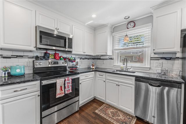 21 Bailey Street, East Providence, RI 02916