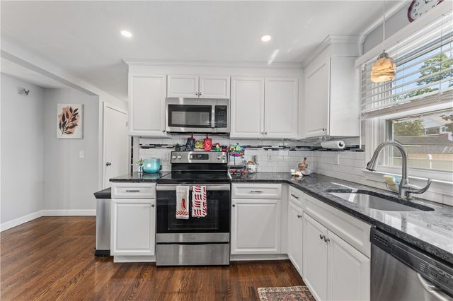21 Bailey Street, East Providence, RI 02916