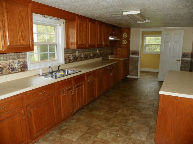 311 Officer Dr, Sparta, TN 38583