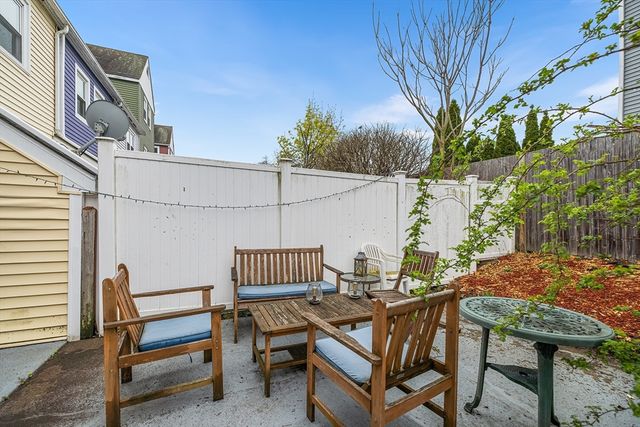 60 Bradley St 60, Somerville, MA 02145