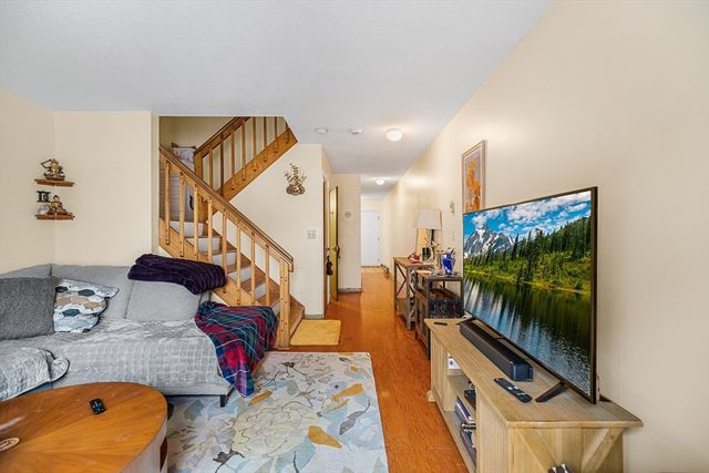 60 Bradley St 60, Somerville, MA 02145