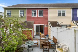 60 Bradley St 60, Somerville, MA 02145