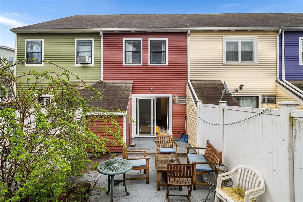 60 Bradley St 60, Somerville, MA 02145