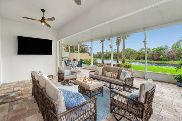 8338 SE Angelina Court, Hobe Sound, FL 33455