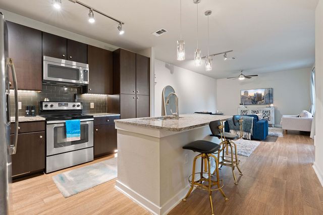 1900 Barton Springs RD 5031, Austin, TX 78704