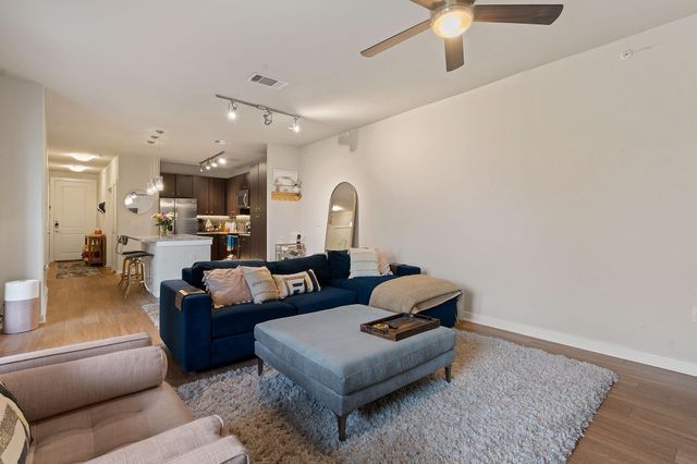 1900 Barton Springs RD 5031, Austin, TX 78704