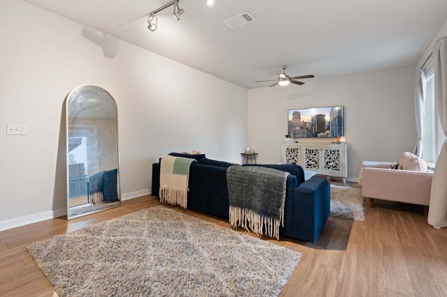 1900 Barton Springs RD 5031, Austin, TX 78704