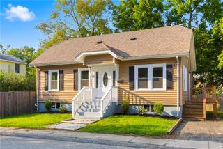 21 Overbrook Avenue, Warwick, RI 02889