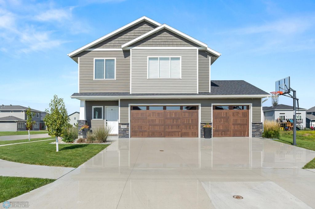 4866 Hampton Circle S, Moorhead, MN 56560