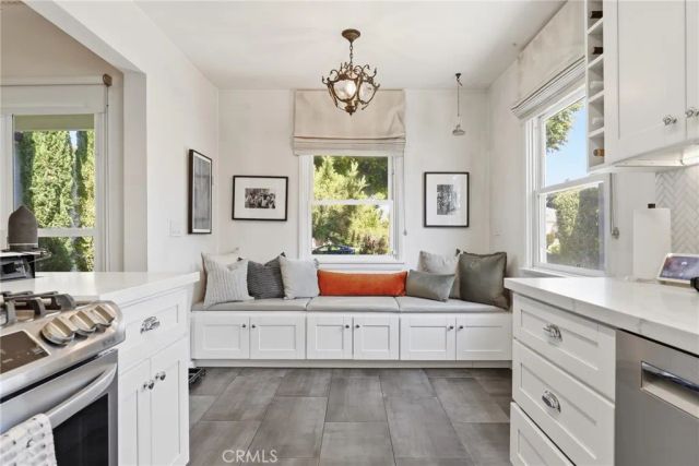 3921 Westside Avenue, Los Angeles, CA 90008