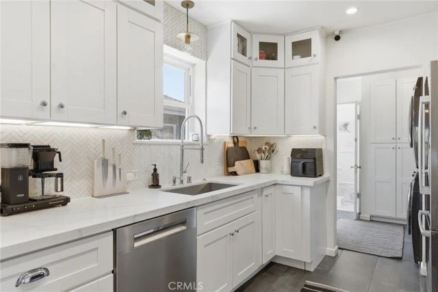 3921 Westside Avenue, Los Angeles, CA 90008